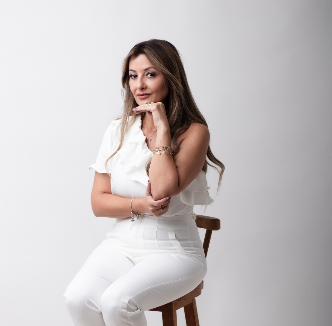 Silvia Crespo — Enfermeira Esteta e Ozonioterapeuta com mais de 20 anos de experiência